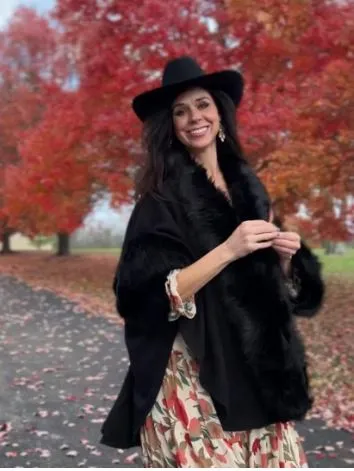 Ellyndale  ESH-193879 Faux fur kimono Cape with solid color