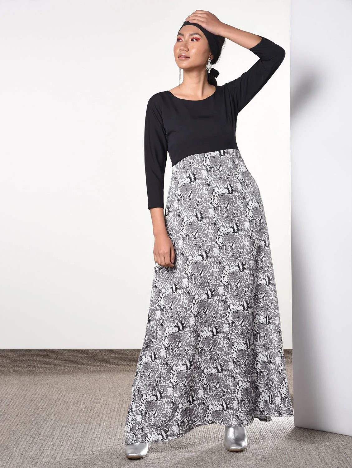 Round neck snake print maxi dress
