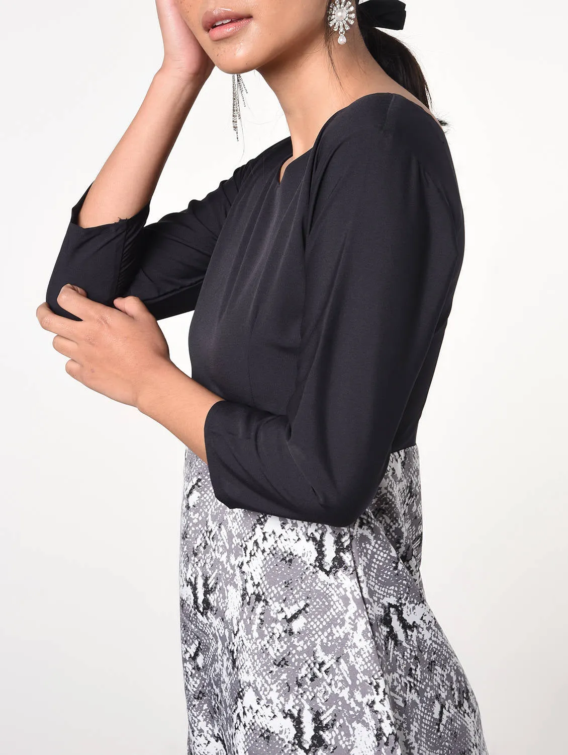Round neck snake print maxi dress